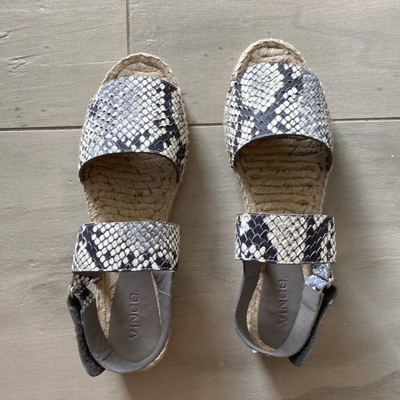 Vince platform python print 10m ladies sandals - brand new in box - Picture 1 of 5